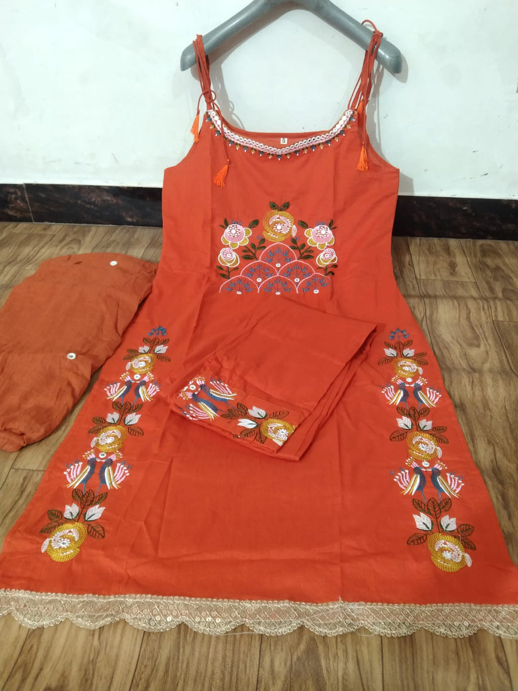 Stylish cotton embroide sleeveless kurti set with chic festive detailing