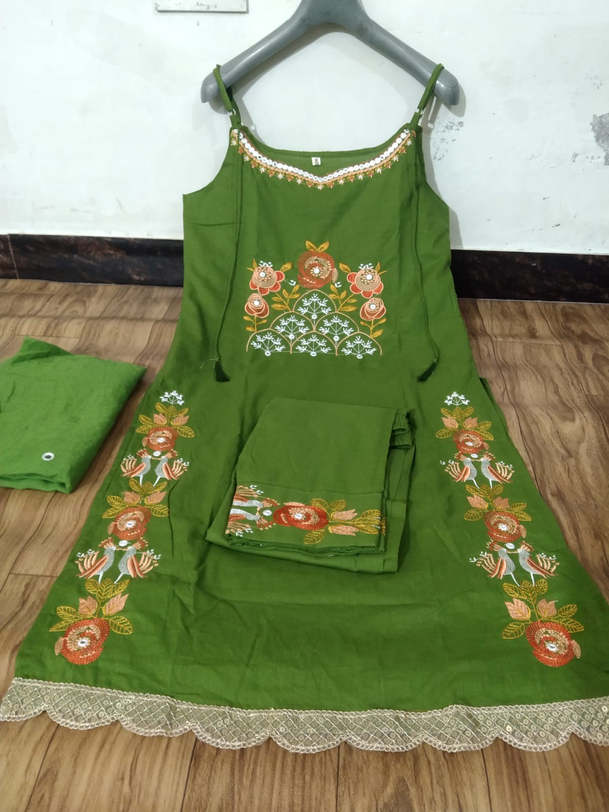 Stylish cotton embroide sleeveless kurti set with chic festive detailing