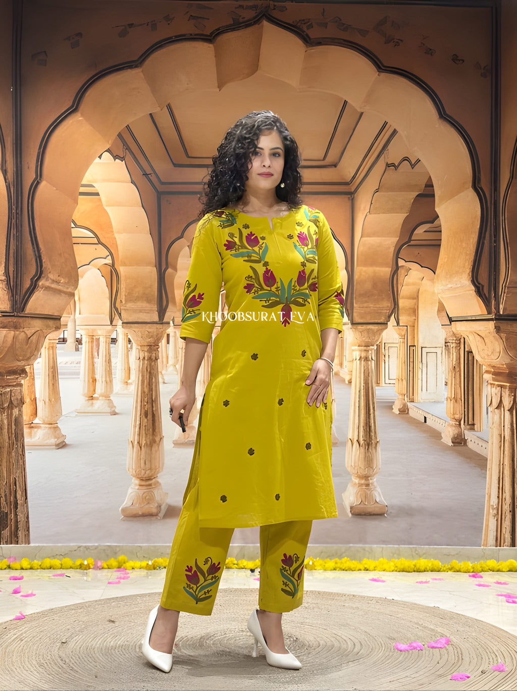 chic Embroide Cotton Kurta and Pant Set — Two-Piece Aari Work Ensemble for Effortless Everyday Style