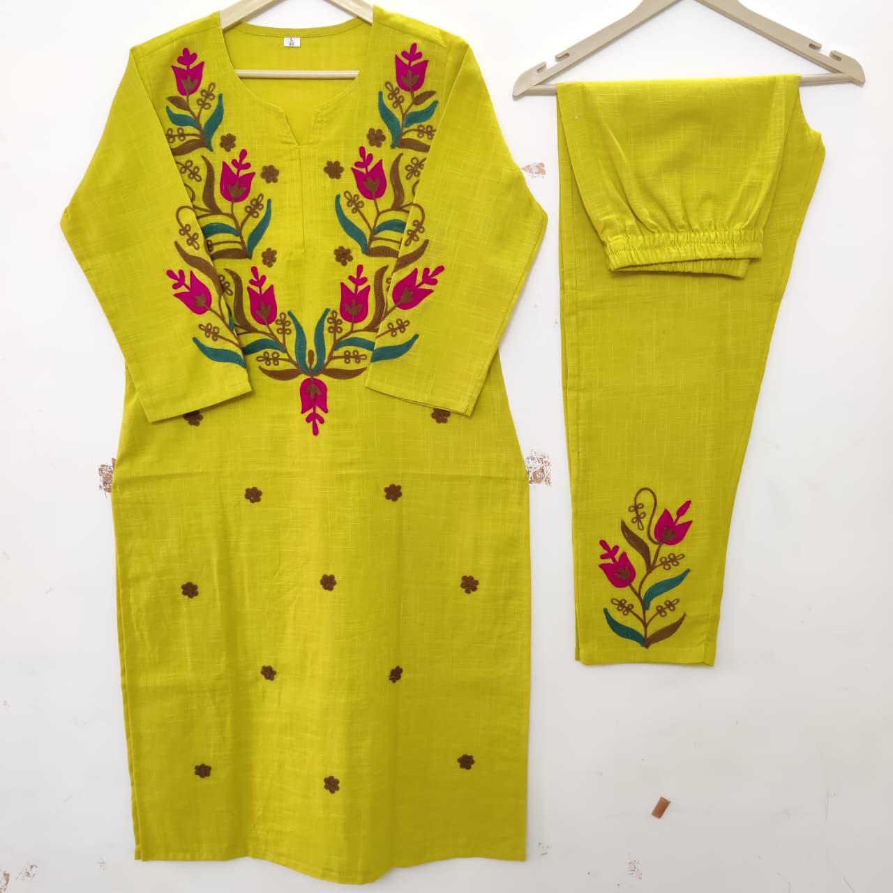 Elegant Embroidered Cotton Kurta and Pant Set — Two-Piece Aari Work Ensemble for Effortless Everyday Style