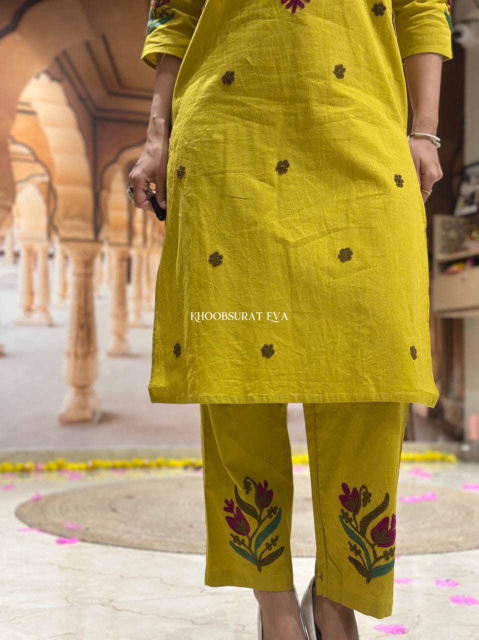 Elegant Embroidered Cotton Kurta and Pant Set — Two-Piece Aari Work Ensemble for Effortless Everyday Style