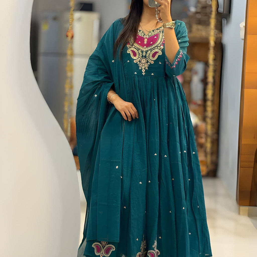 Women EmbroideBLU Cotton Kurta Pant Dupatta Set