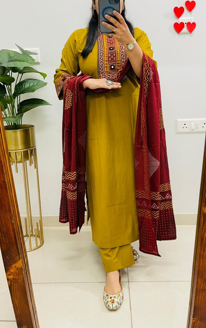 Women Printed Cotton Kurta Pant Dupatta Set
