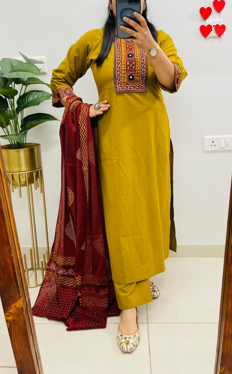 Women Printed Cotton Kurta Pant Dupatta Set