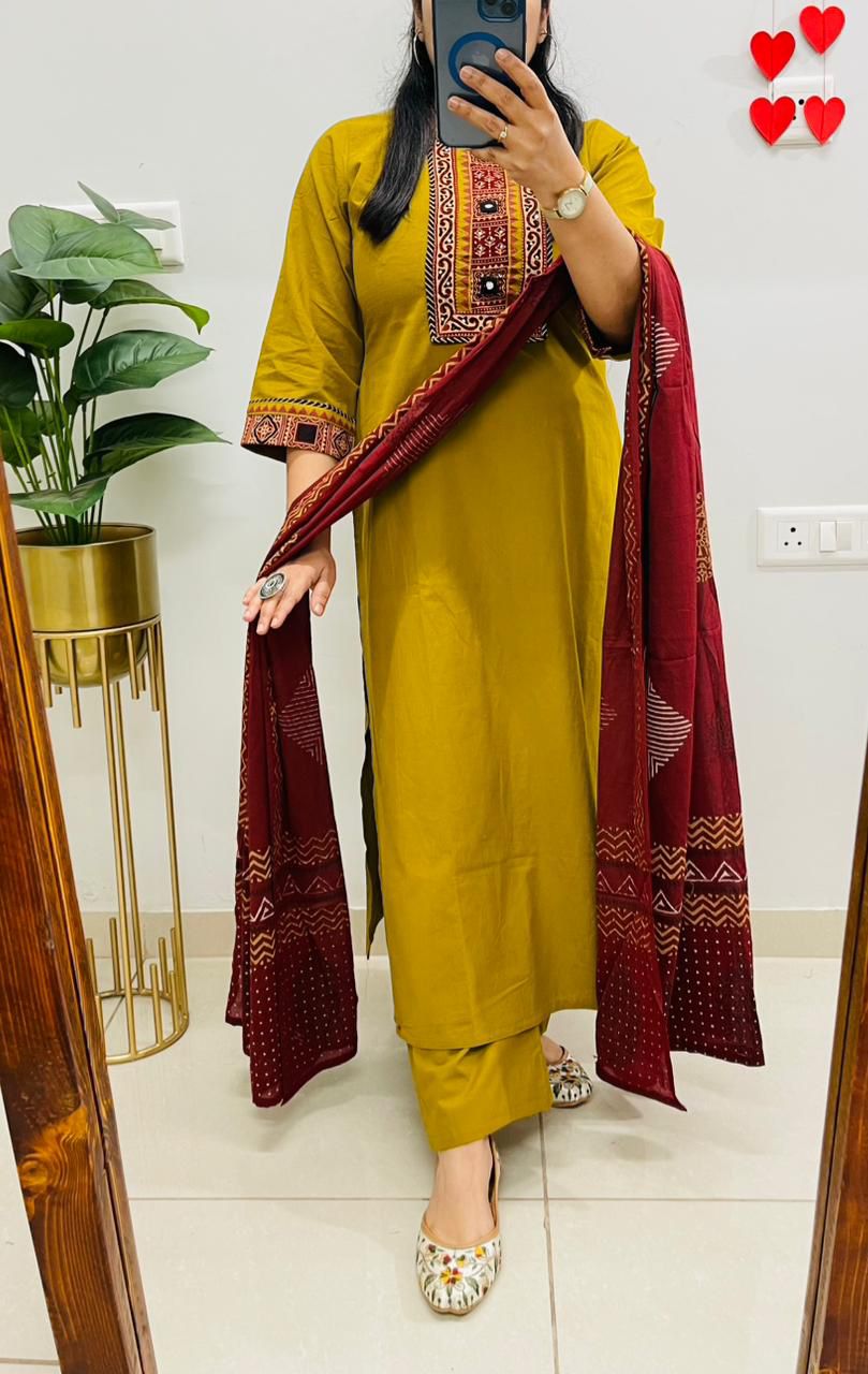 Women Printed Cotton Kurta Pant Dupatta Set