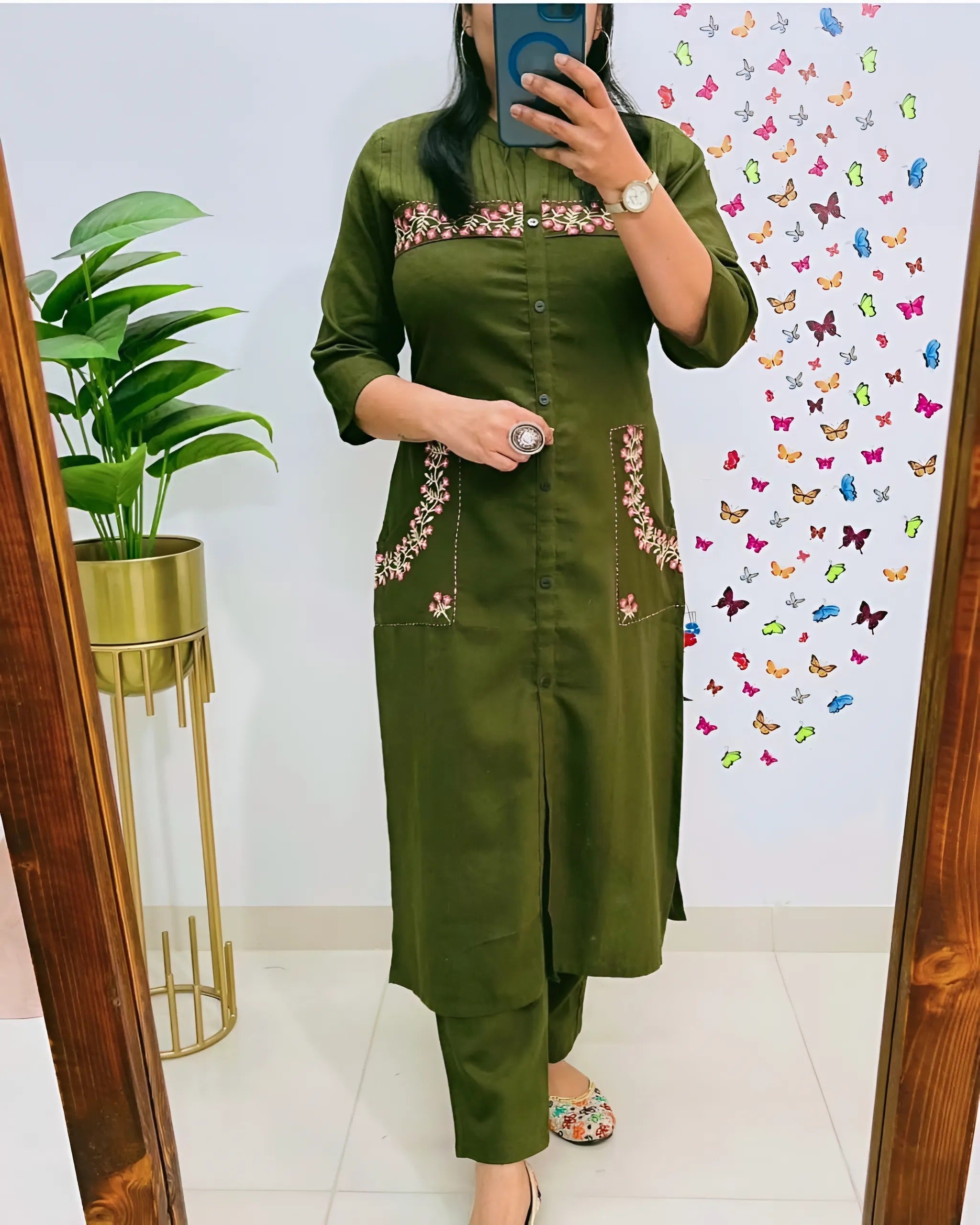 Upgrade Your Office Wear with this Classy Embroidered Kurti & Trendy 2-Side Pocket Pant All-Day Comfort & Style!