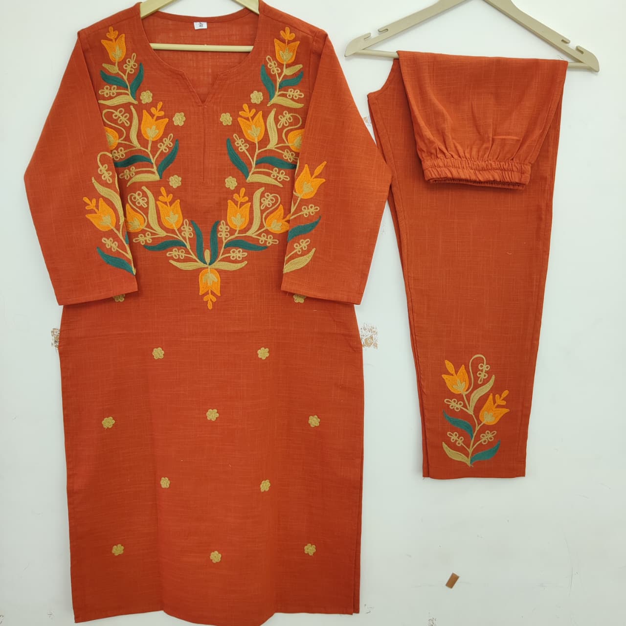 Elegant Embroidered Cotton Kurta and Pant Set — Two-Piece Aari Work Ensemble for Effortless Everyday Style