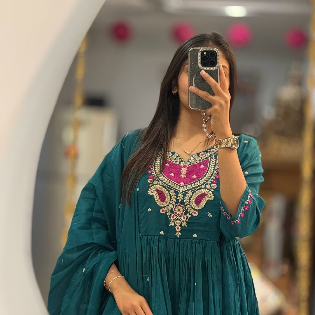 Women EmbroideBLU Cotton Kurta Pant Dupatta Set